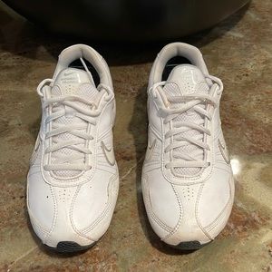 Nikes woman shoes white